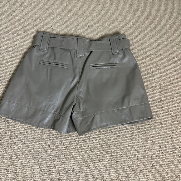GANNI Belted Pleat Detail Leather Shorts - EU 38/US 6 - Picture 5 of 15